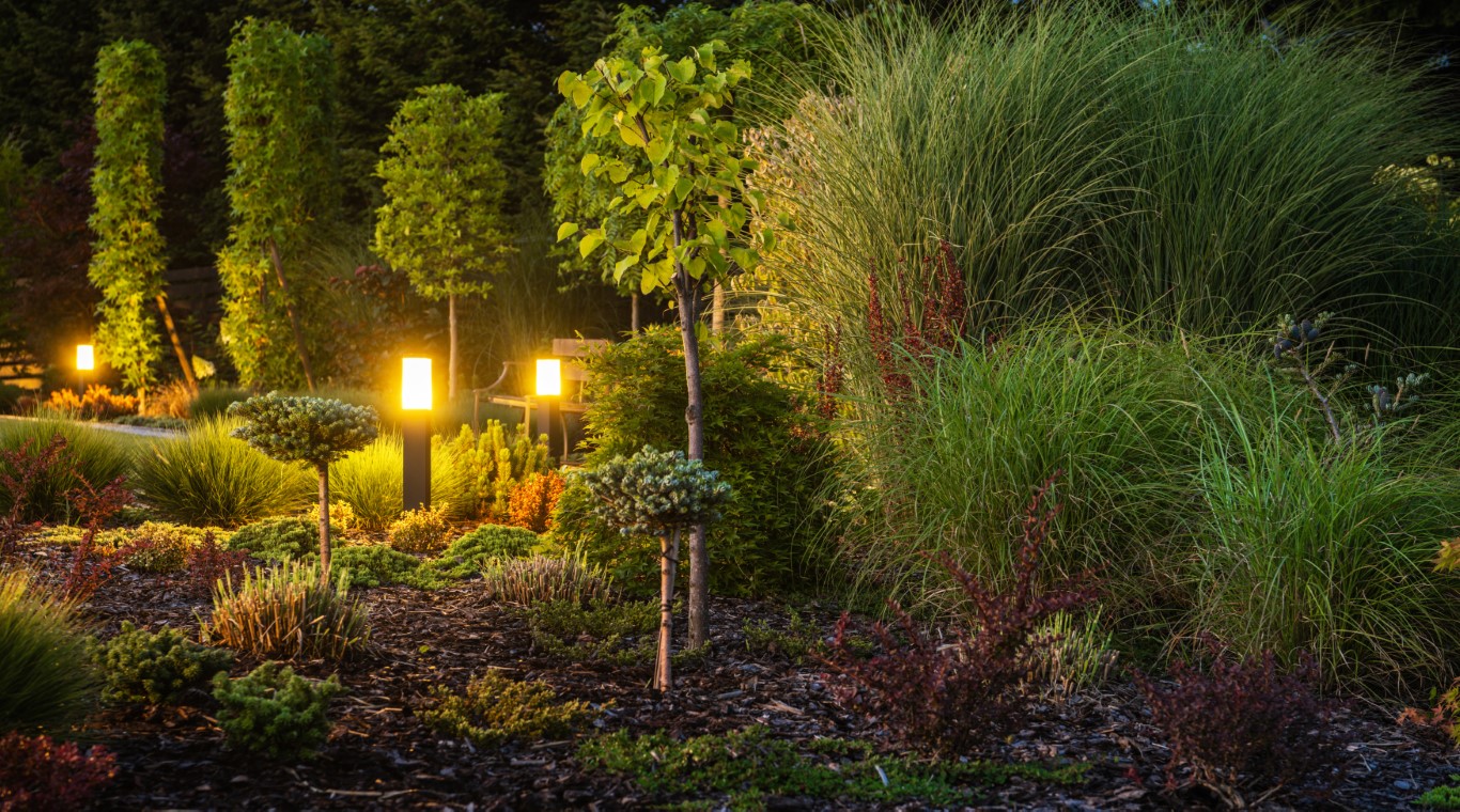 Oświetlenie ogrodu bez prądu – jest to możliwe! Sprawdź nasze propozycje oświetlenia! - oswietlenie-ogrodu-bez-pradu.jpeg